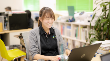 総務課事務 尾﨑 帆南(おざき ほなみ)